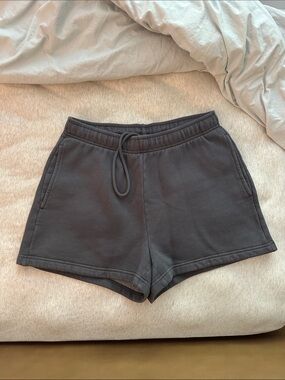 Aritzia TNA Boyfriend Sweatshorts